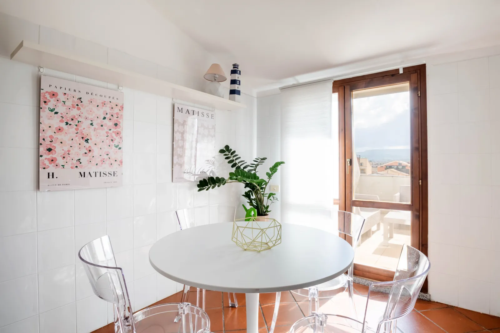 Cucina con vista terrazza