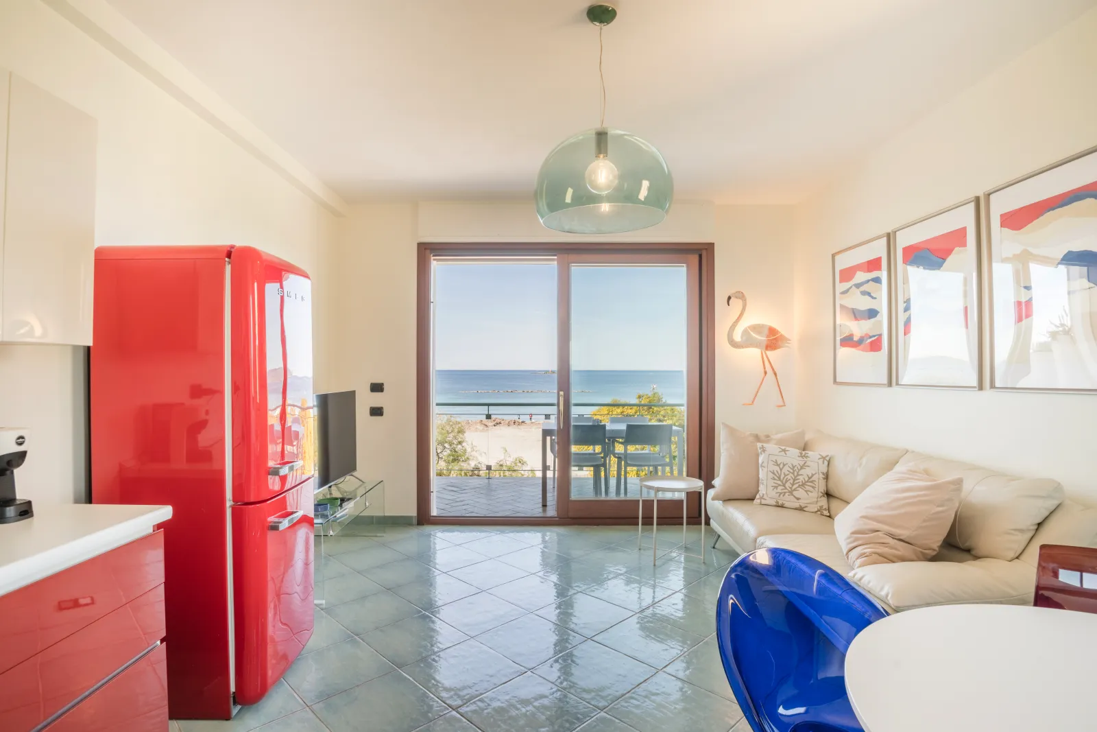 Soggiorno e angolo cucina