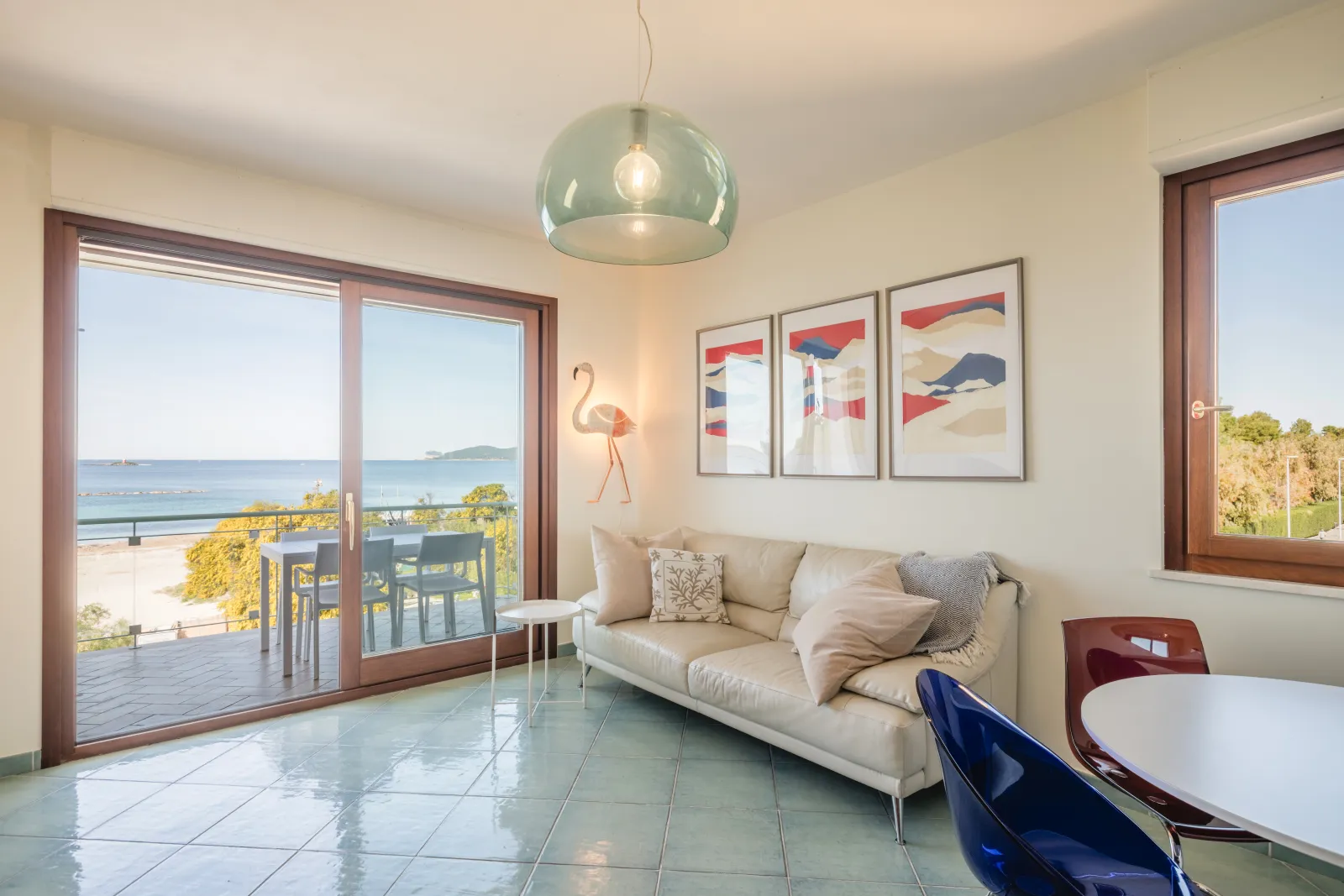 Soggiorno con vista mare