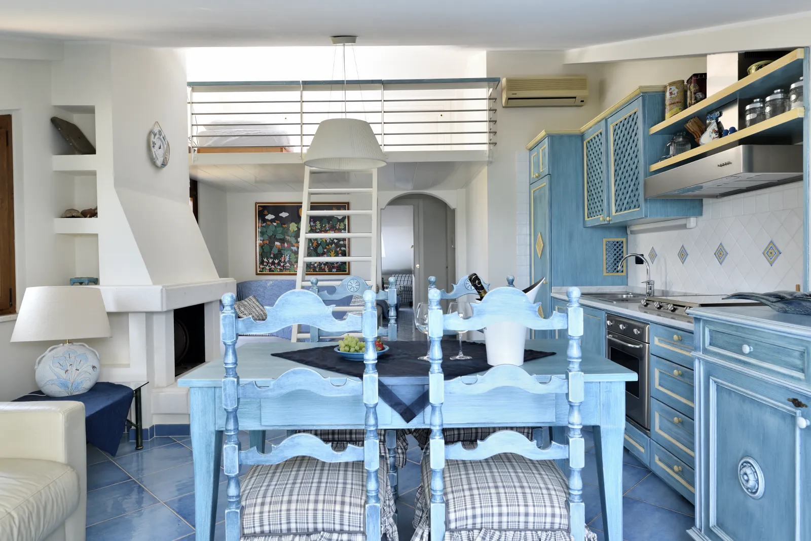 Soggiorno con soppalco